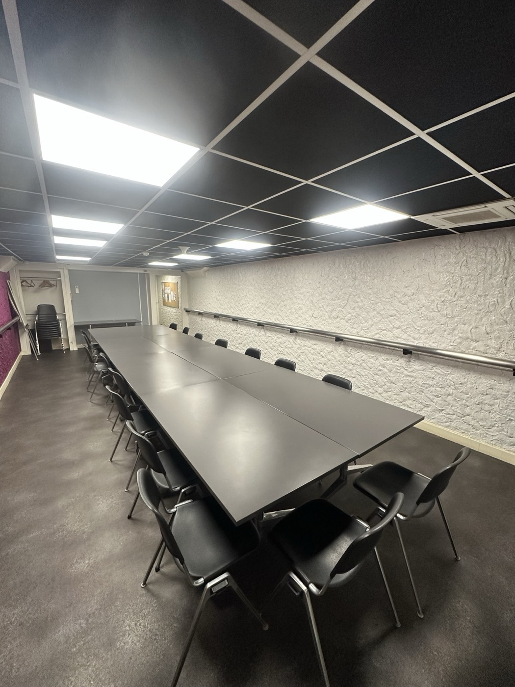 Salle de réunion disponible à la réservation